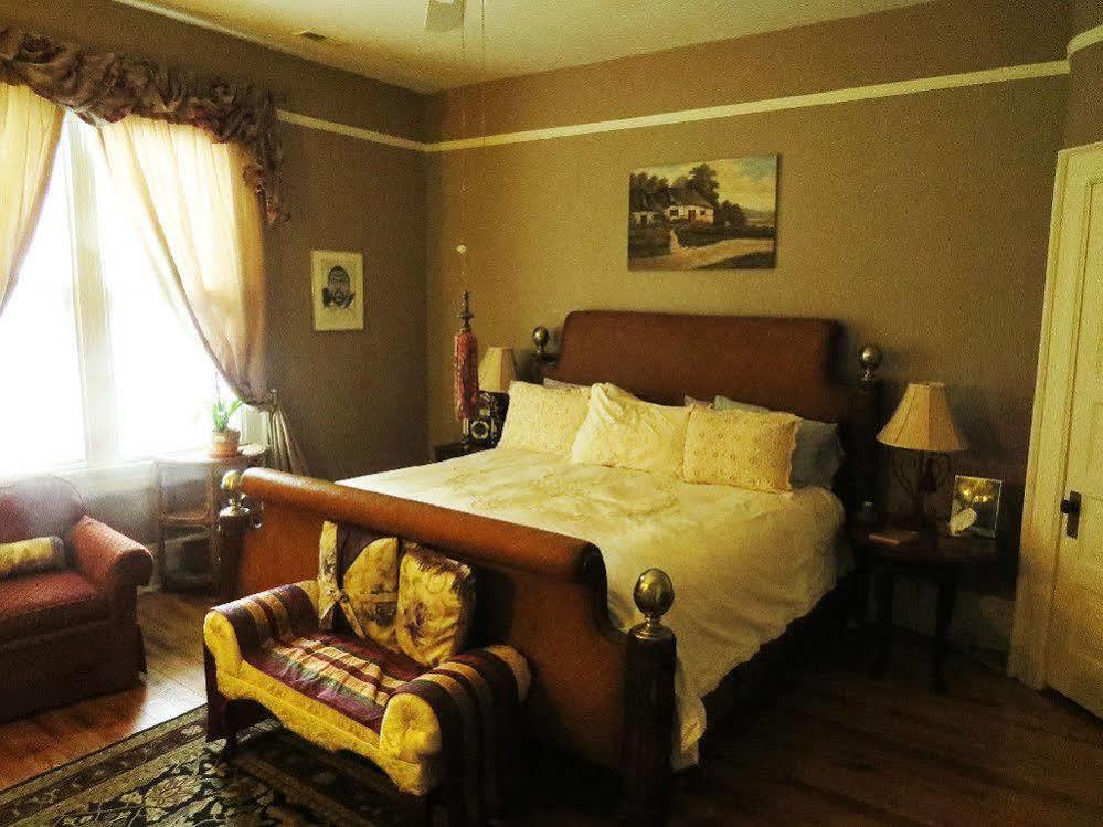 Inn Upon Moon River Plantation Chester Exterior photo