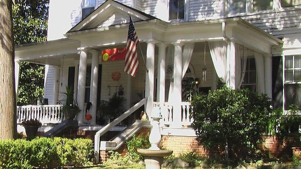 Inn Upon Moon River Plantation Chester Exterior photo